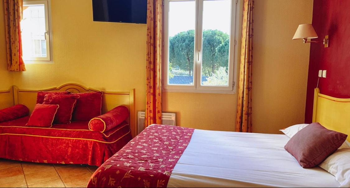 Logis Hotel & Restaurant L'Etape Bouc Bel Air - Gardanne Bagian luar foto