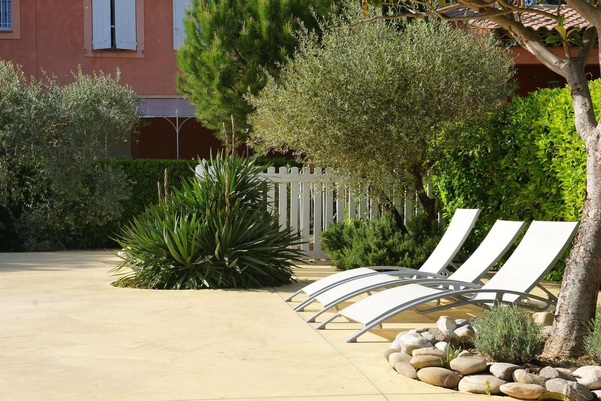 Logis Hotel & Restaurant L'Etape Bouc Bel Air - Gardanne Bagian luar foto