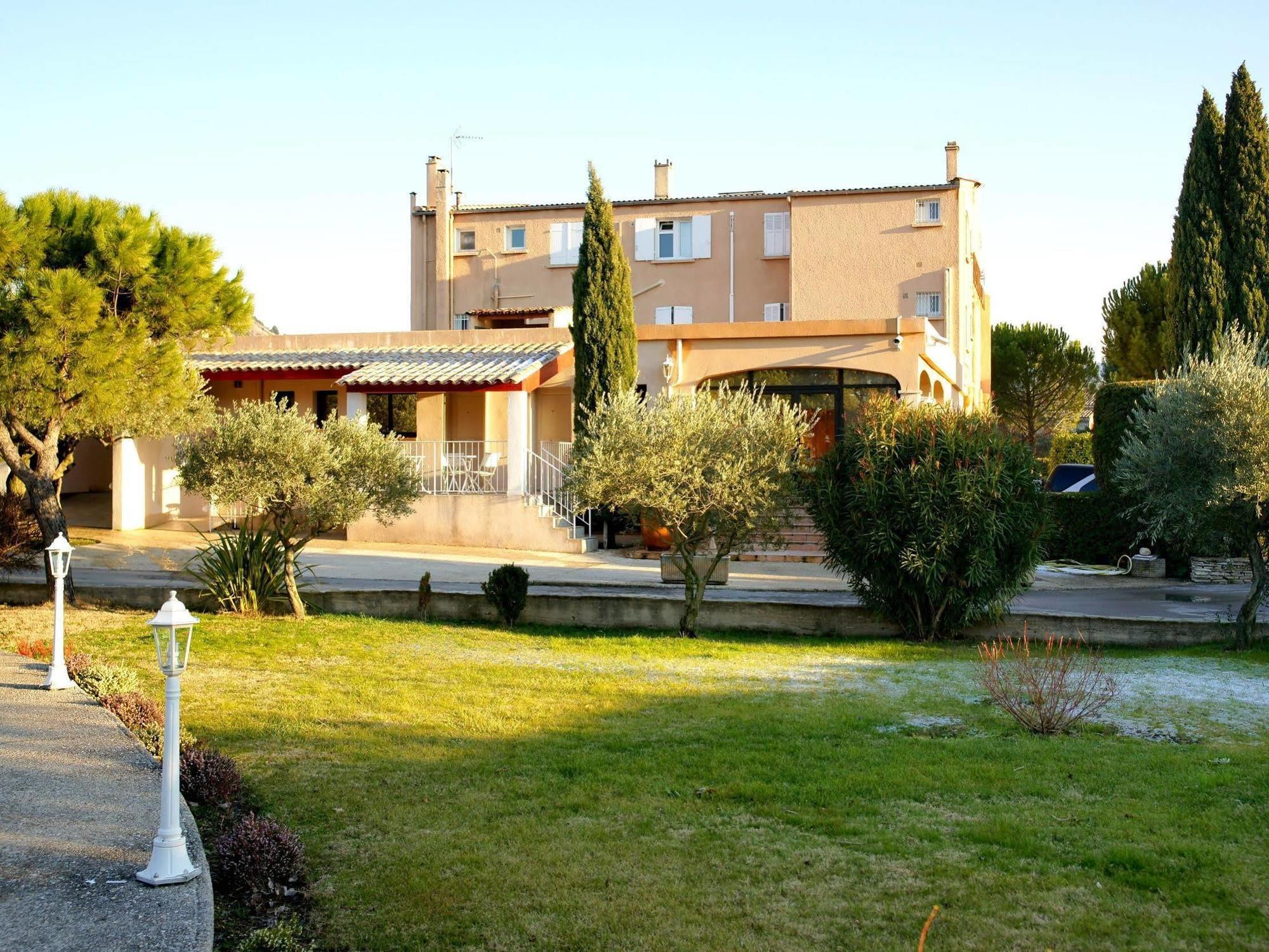 Logis Hotel & Restaurant L'Etape Bouc Bel Air - Gardanne Bagian luar foto