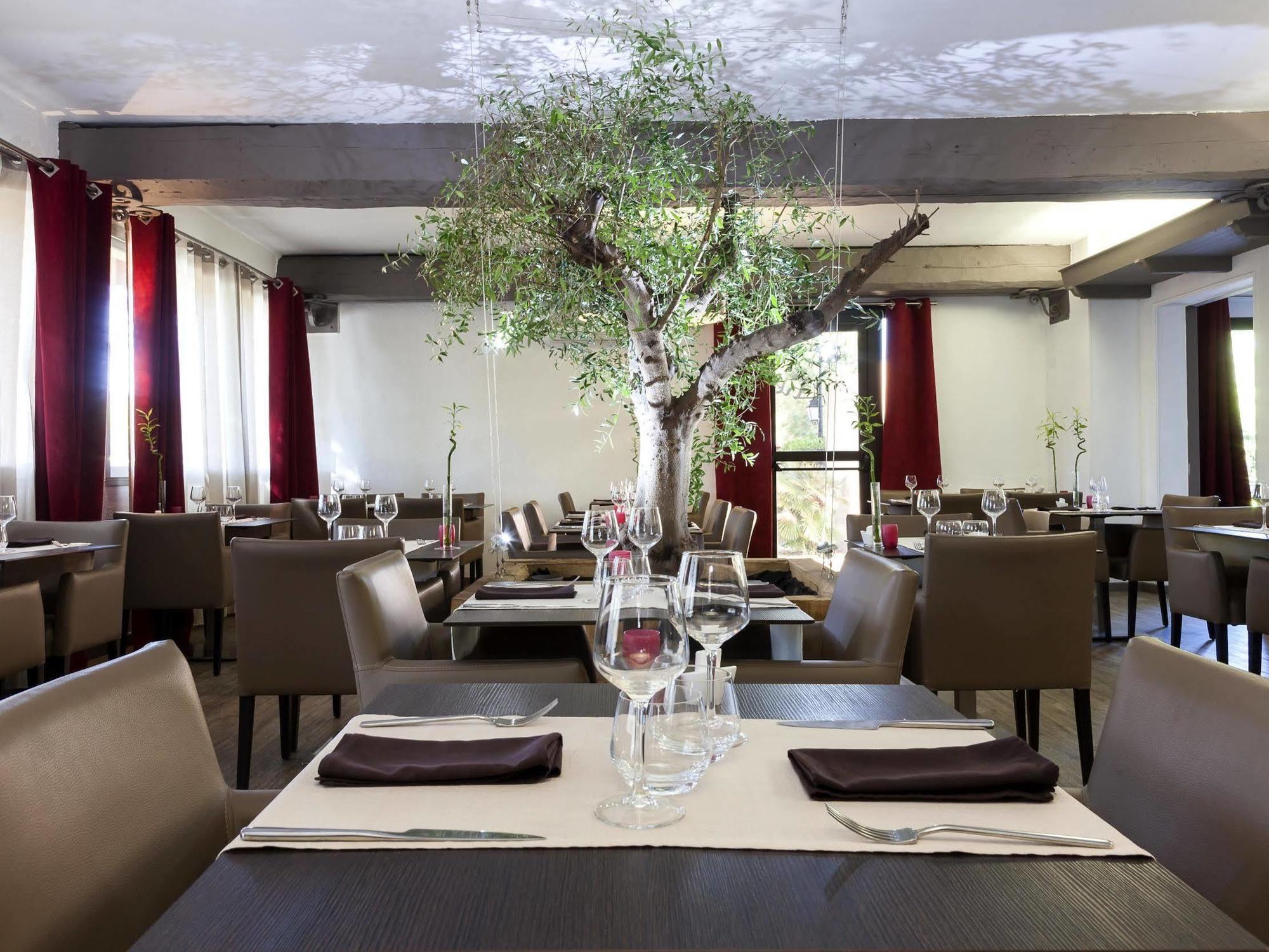Logis Hotel & Restaurant L'Etape Bouc Bel Air - Gardanne Bagian luar foto