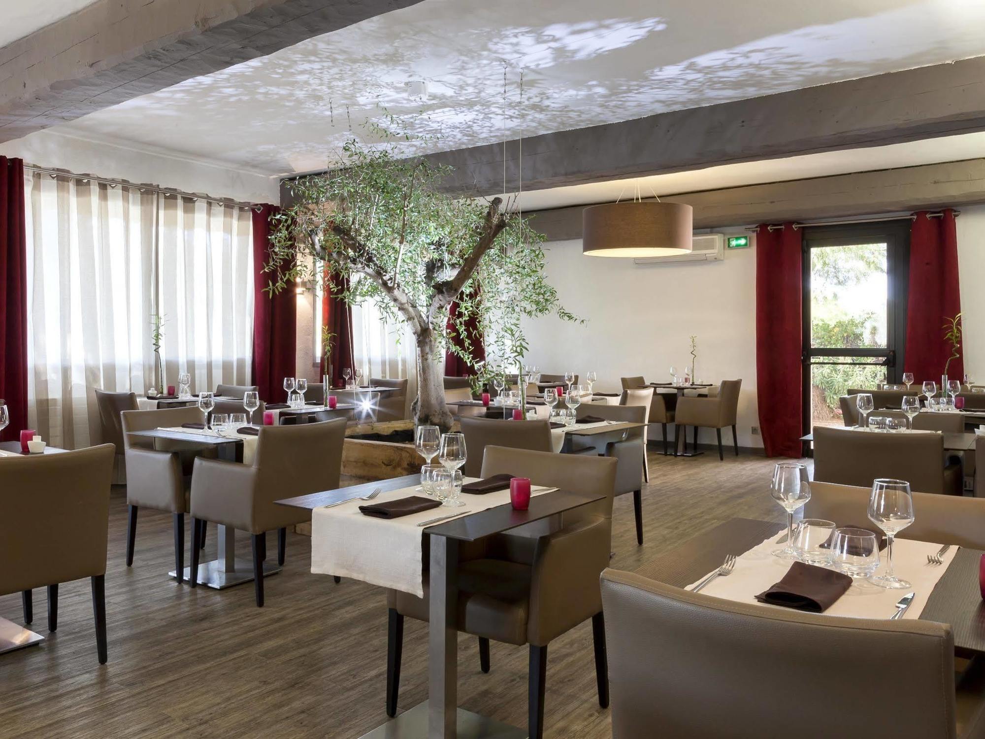 Logis Hotel & Restaurant L'Etape Bouc Bel Air - Gardanne Bagian luar foto