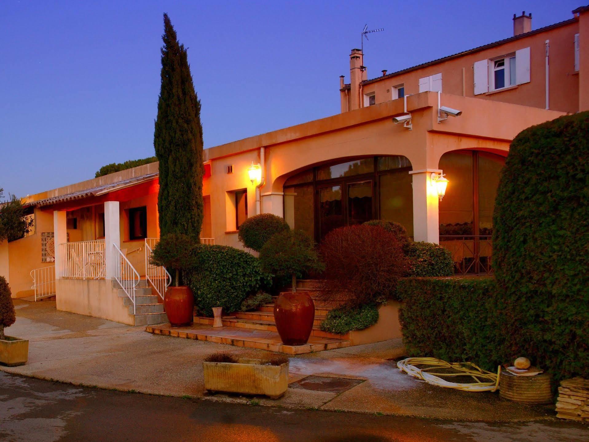 Logis Hotel & Restaurant L'Etape Bouc Bel Air - Gardanne Bagian luar foto