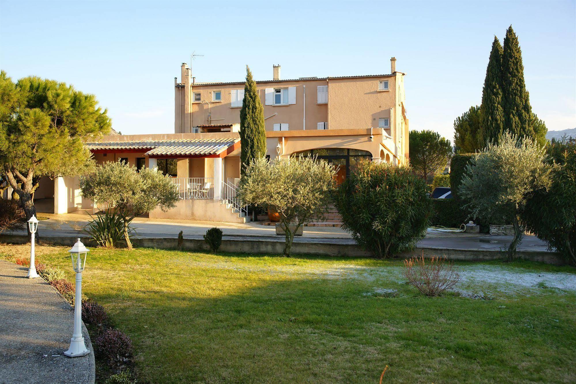 Logis Hotel & Restaurant L'Etape Bouc Bel Air - Gardanne Bagian luar foto