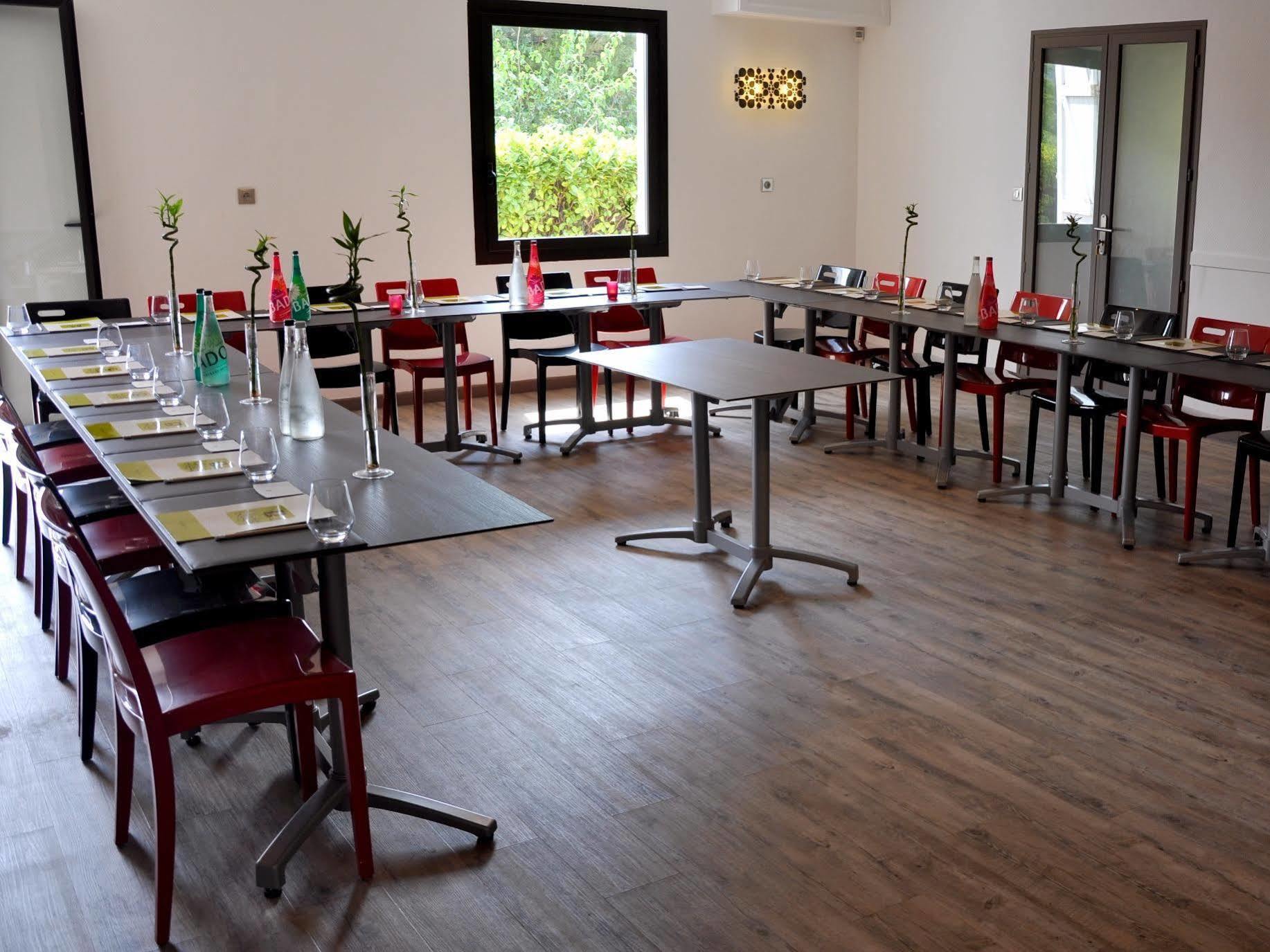 Logis Hotel & Restaurant L'Etape Bouc Bel Air - Gardanne Bagian luar foto