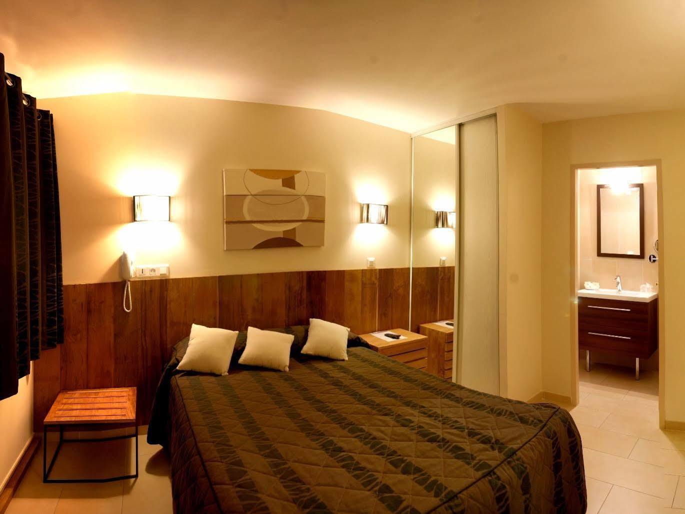 Logis Hotel & Restaurant L'Etape Bouc Bel Air - Gardanne Bagian luar foto