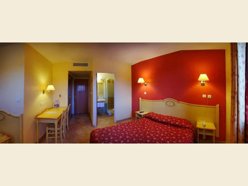 Logis Hotel & Restaurant L'Etape Bouc Bel Air - Gardanne Bagian luar foto